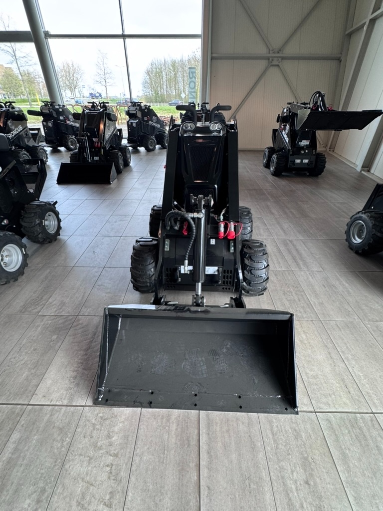 Vooraanzicht IronCub loader met bak
