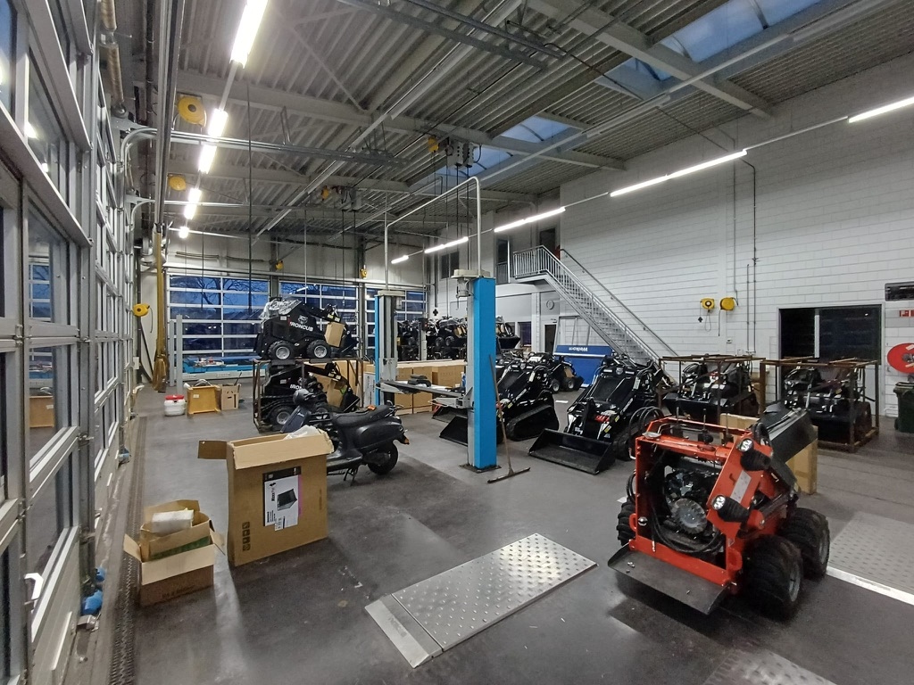 Werkplaats met hydraulische hefbrug